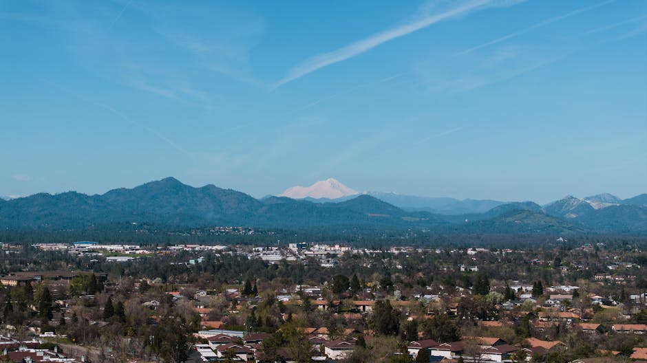Mountain landscape in the Cascade Range with patchy snow and viewpoint area